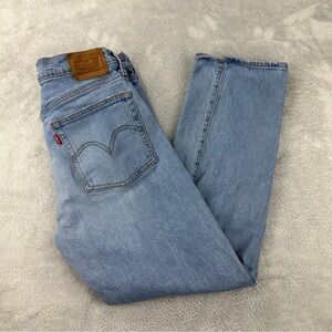 Levi's Wedgie Straight Women's Size 29x26.5 Distressed Knee Light Blue Wash